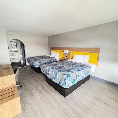 Days Inn By Wyndham Gonzales Buitenkant foto