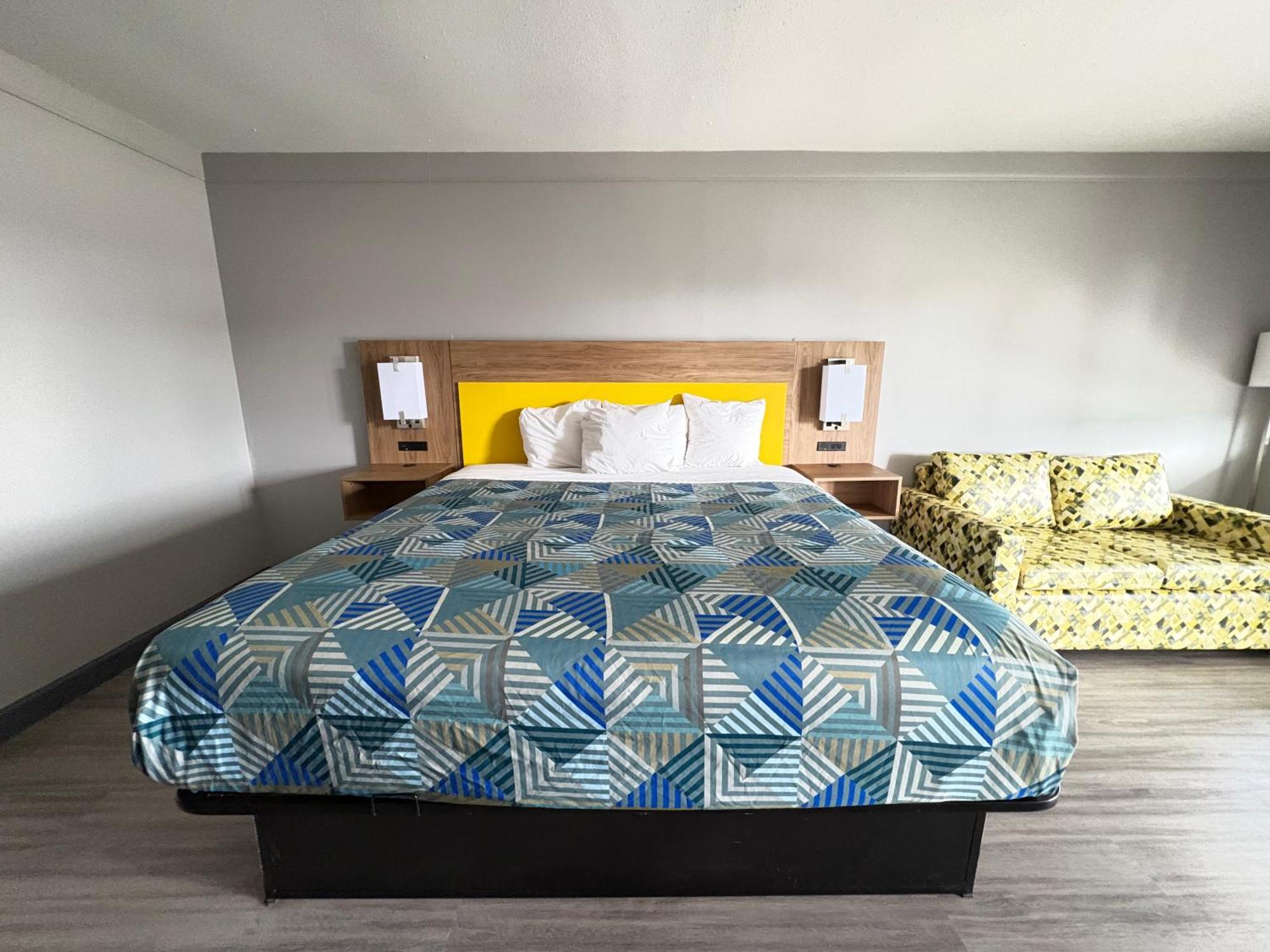 Days Inn By Wyndham Gonzales Buitenkant foto