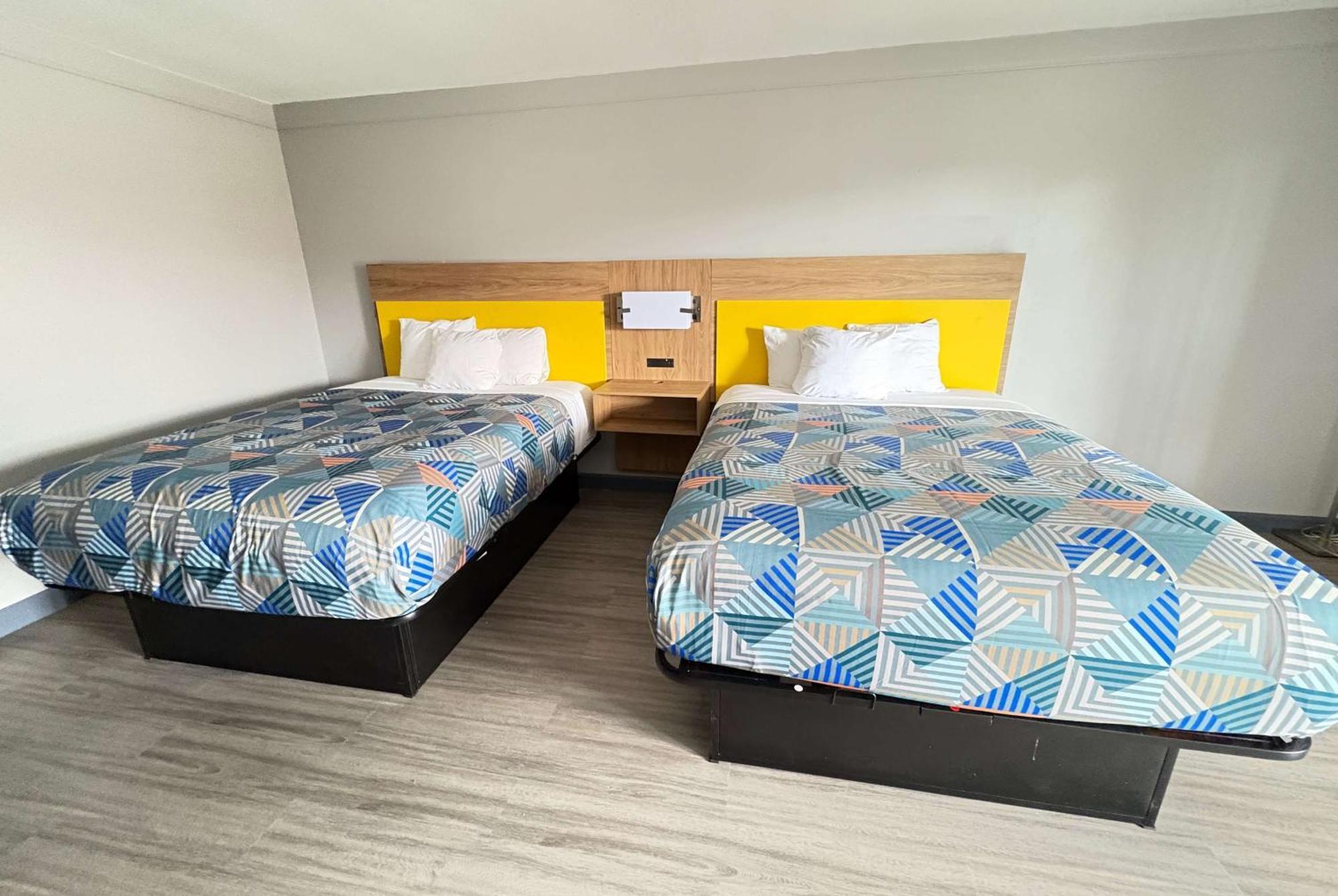 Days Inn By Wyndham Gonzales Buitenkant foto