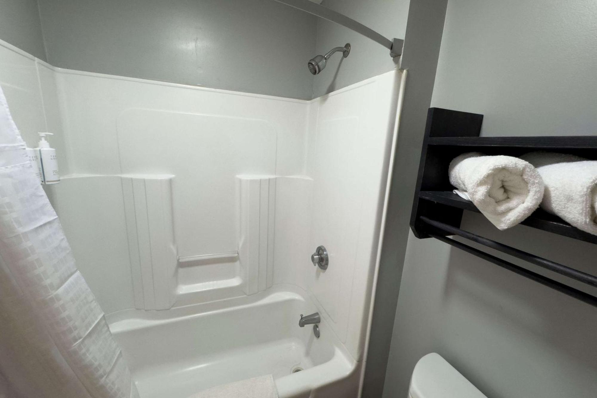 Days Inn By Wyndham Gonzales Buitenkant foto