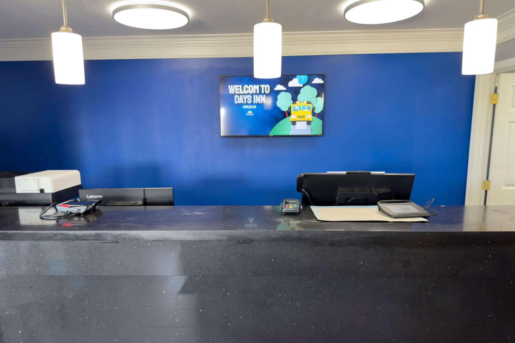 Days Inn By Wyndham Gonzales Buitenkant foto