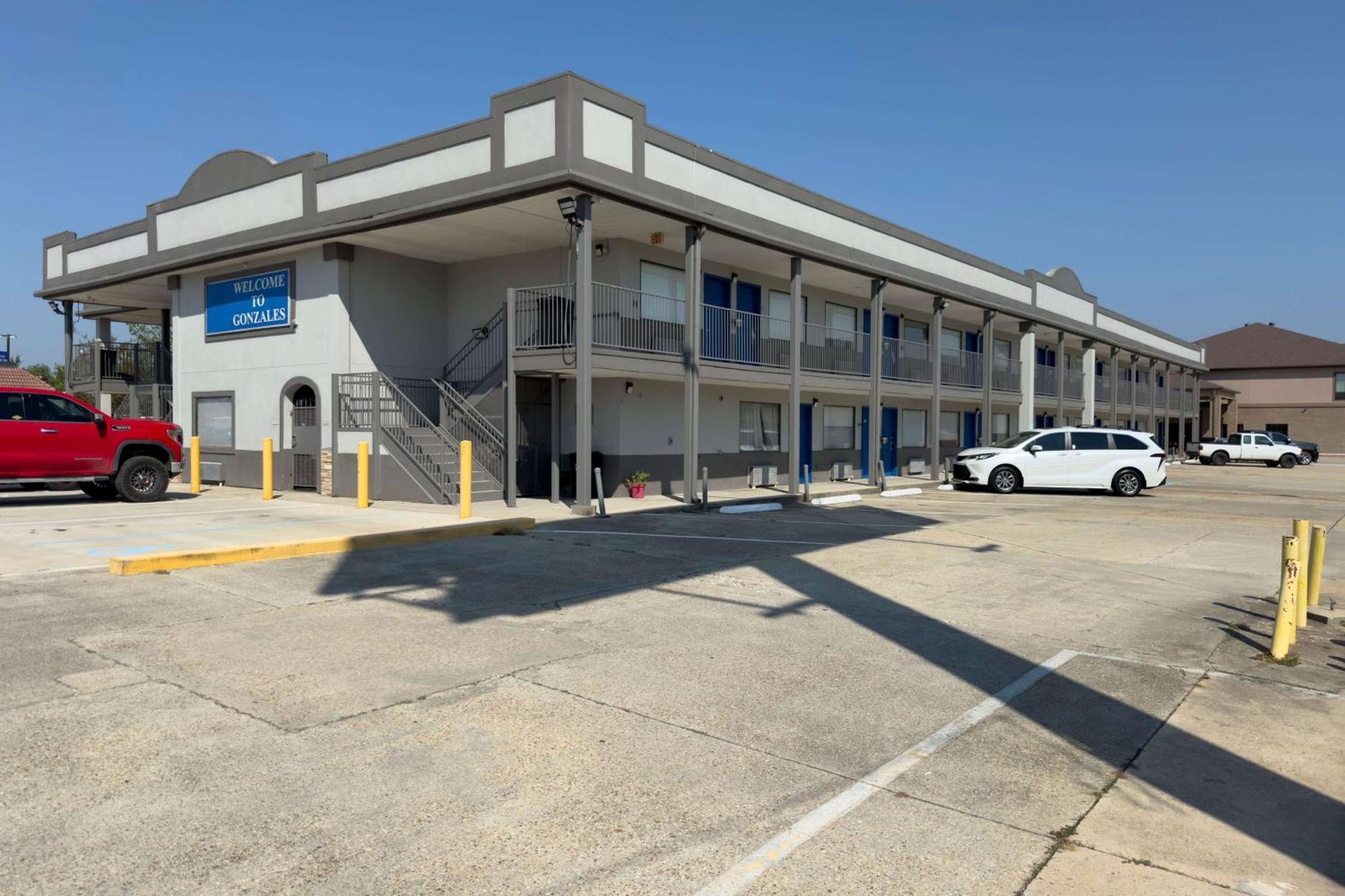 Days Inn By Wyndham Gonzales Buitenkant foto